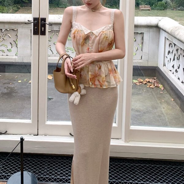 Beautiful V-neck Lantern Sleeve Floral Skirt - Image 4