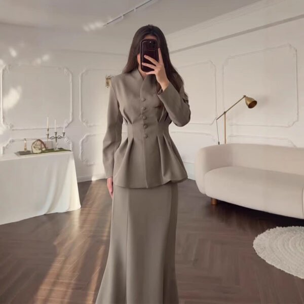 Retro Solid Color Long-sleeved Top High Waist Mid-length Dress Set - Image 4